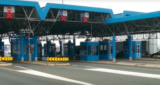 Bh. državljanin napravio haos na granici: Probio rampu i ušao u Srbiju, nije se zaustavio ni pri izlasku iz Hrvatske Bh. državljanin napravio haos na granici: Probio rampu i ušao u Srbiju, nije se zaustavio ni pri izlasku iz Hrvatske