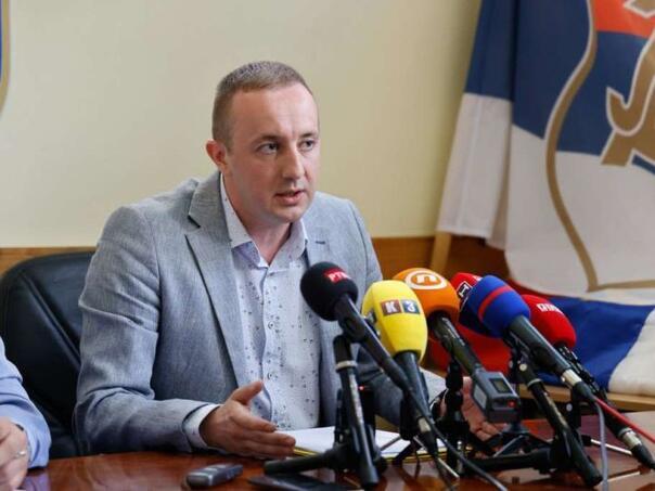 Najgore što ima srpska nacija ste vi Najgore što ima srpska nacija ste vi