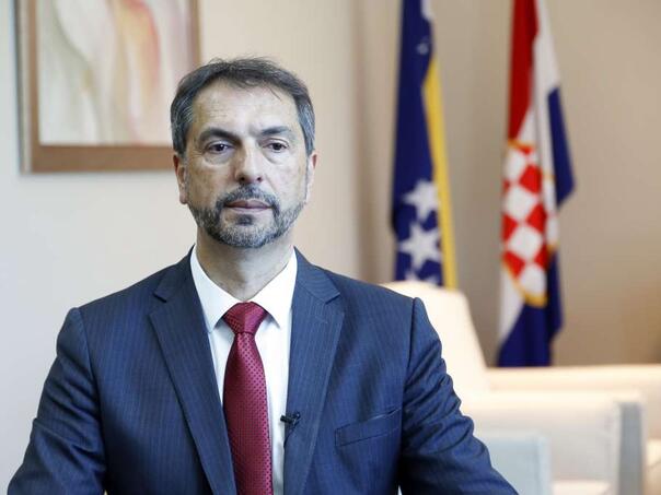 Čavara potvrdio da HDZ nema namjeru izbacivati SNSD iz vlasti Čavara potvrdio da HDZ nema namjeru izbacivati SNSD iz vlasti