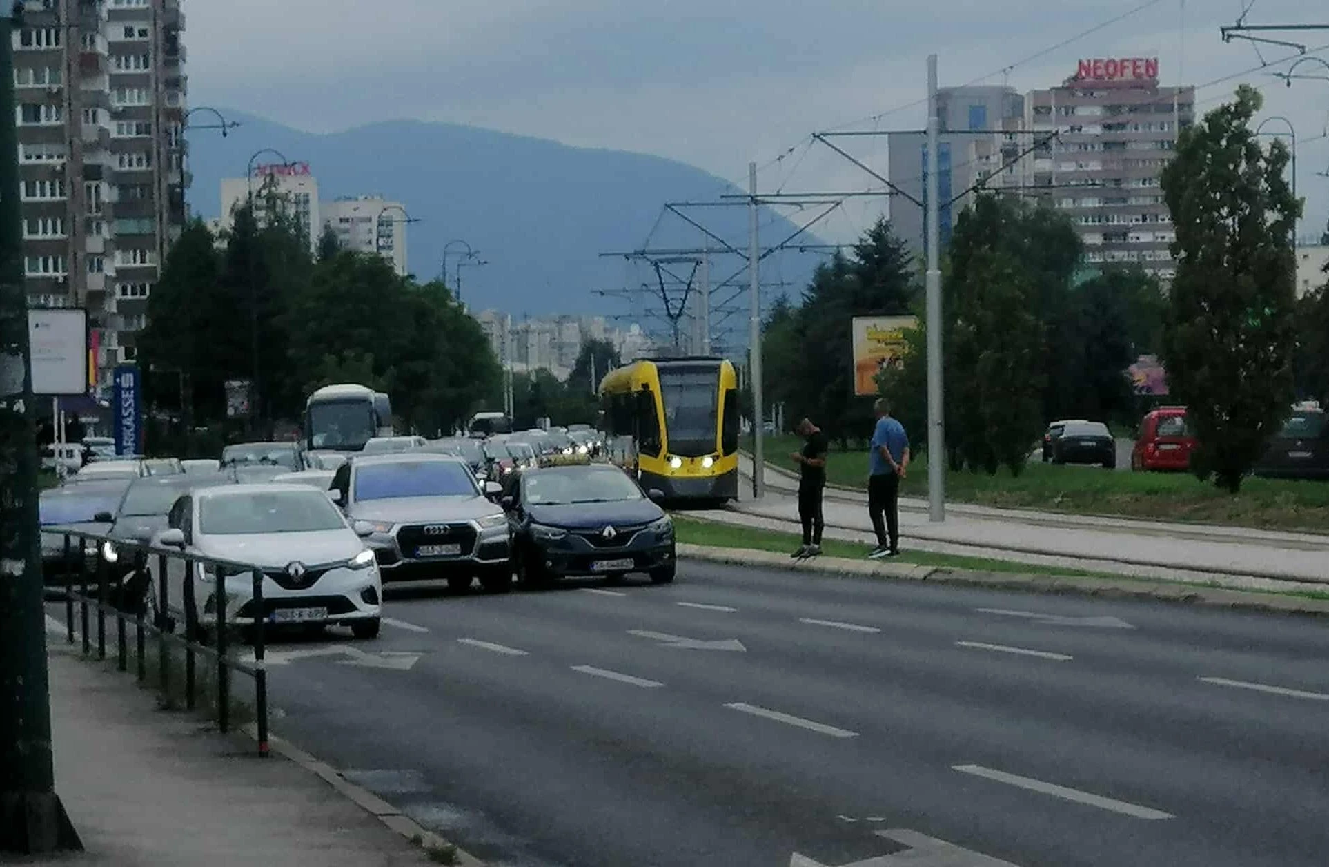 Udes u Sarajevu doveo do kolapsa u saobraćaju Udes u Sarajevu doveo do kolapsa u saobraćaju