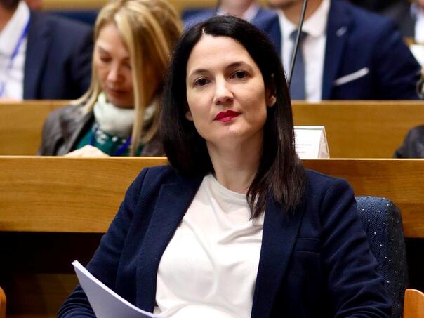 Odlazi, čovječe, ne vuci nas sve u ambis Odlazi, čovječe, ne vuci nas sve u ambis