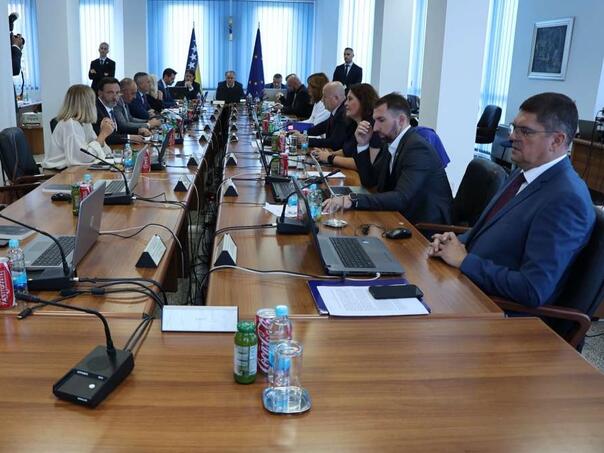 Vlada FBiH usvojila izvještaj o borbi protiv porodičnog nasilja Vlada FBiH usvojila izvještaj o borbi protiv porodičnog nasilja
