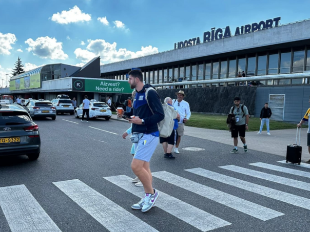 Zmajevi sletjeli u Rigu na okršaj sa Poljacima Zmajevi sletjeli u Rigu na okršaj sa Poljacima