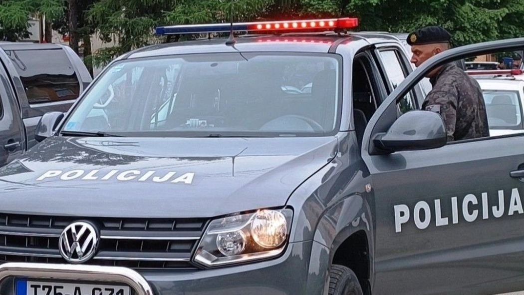 Novi užas u Tuzli: Dječak (13) u dvorištu škole pretukao drugog đaka (15) iste škole