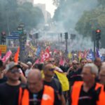 Francuzi protestuju zbog troškova života, službenici i vatrogasci na ulicama