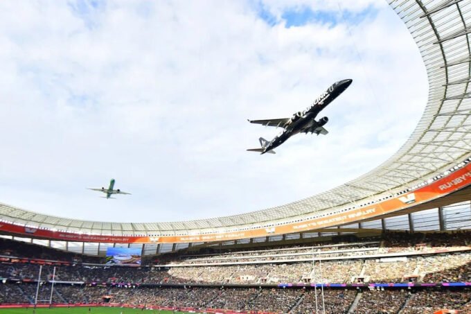Spektakularni prelet dva aviona iznad stadiona u Cape Townu izazvao i oduševljenje i strah