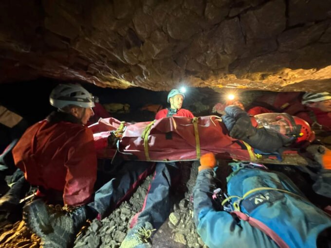 Akcija kao iz filmova: GSS BiH spasio italijansku speleologinju iz dubine pećine!