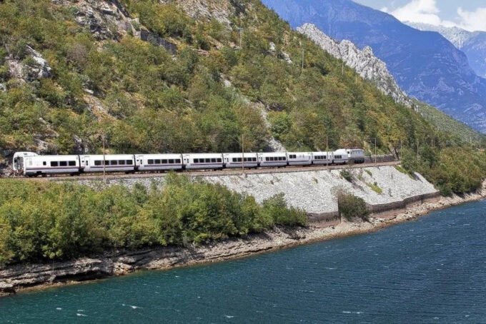 Obustavljen željeznički saobraćaj Sarajevo-Čapljina, u toku pregled kontaktne mreže i pruge nakon požara