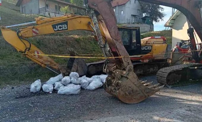 Ilegalno kopanje uglja u Banovićima i Kalesiji: Policija u TK zaplijenila više od 100.000 KM, bagere, mašine, ugalj...