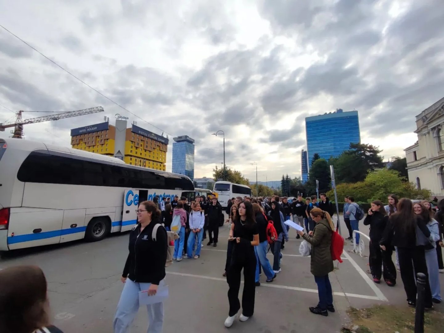 Učenici drugih razreda sarajevskih srednjih škola u posjeti Memorijalnom centru Srebrenica