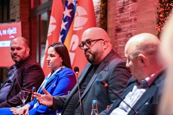 Nakon presude suda Ministarstvo saobraćaja KS i Šteta ponovo odbili objaviti ugovor o rekonstrukciji tramvajske pruge