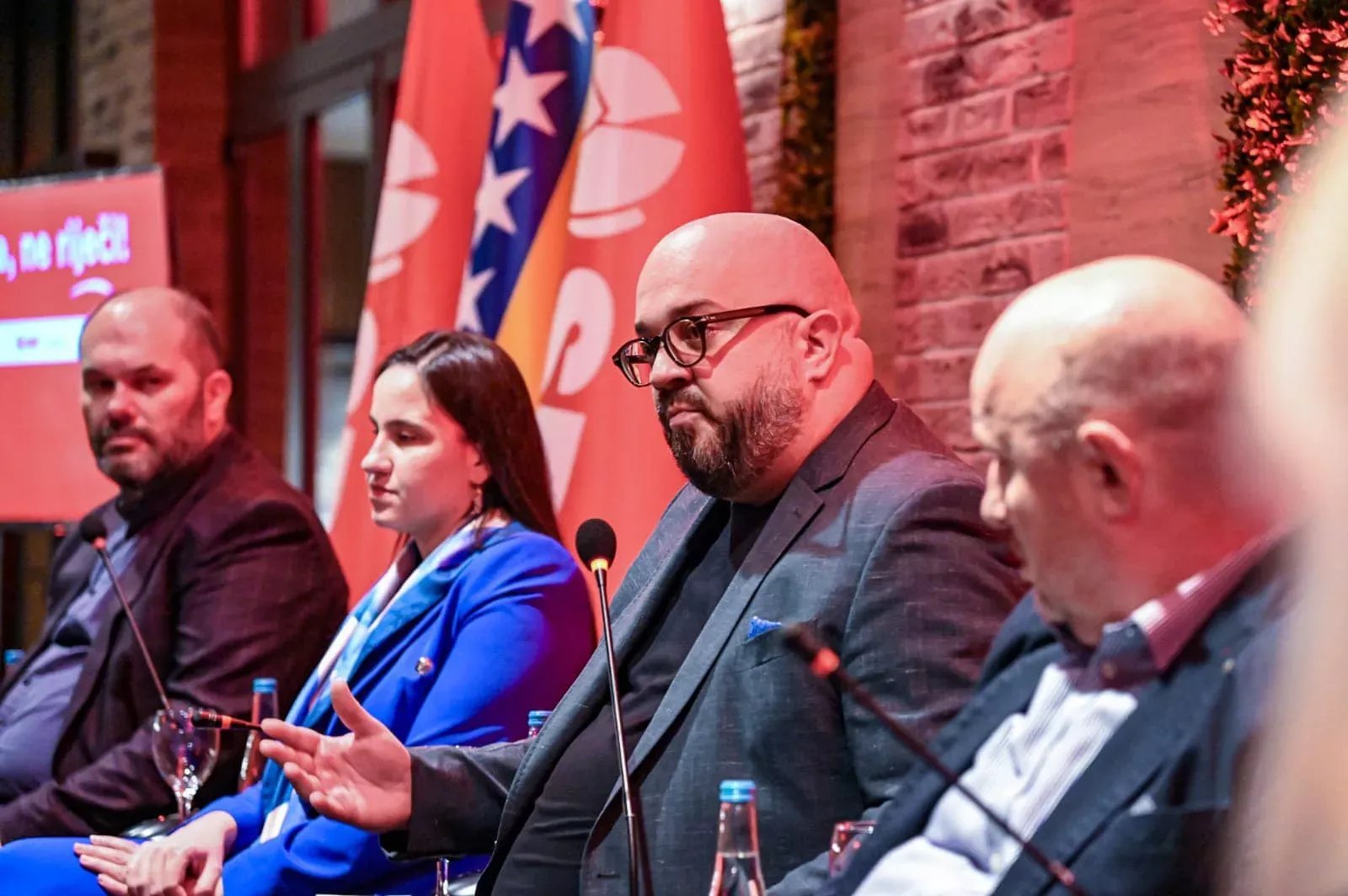 Nakon presude suda Ministarstvo saobraćaja KS i Šteta ponovo odbili objaviti ugovor o rekonstrukciji tramvajske pruge