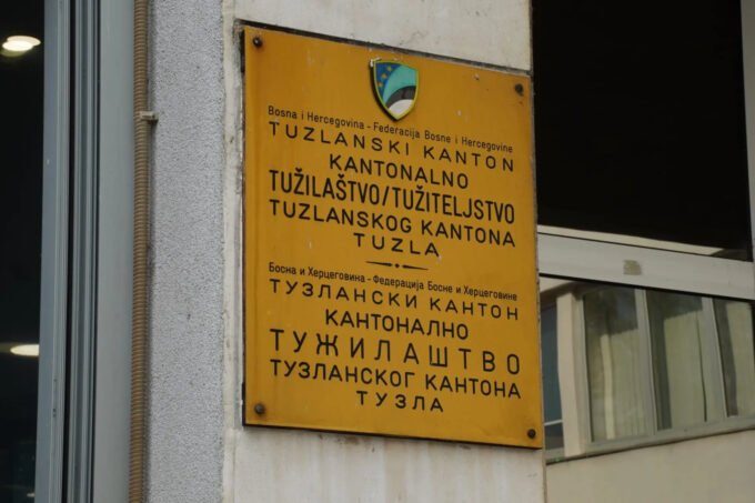 Tuzlaci danas na mirnim protestima pred Tužilaštvom TK zbog pritvaranja maloljetnice