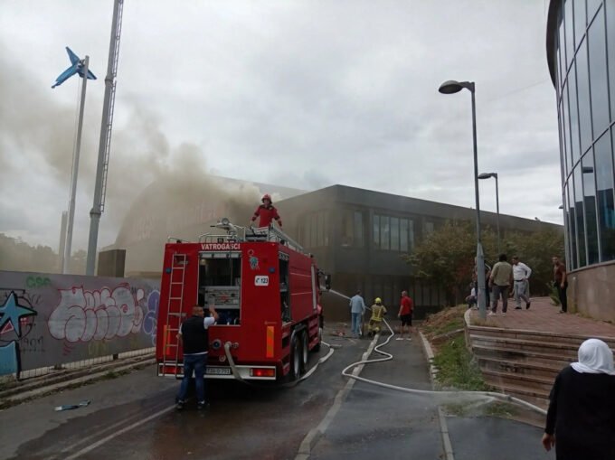 Buknuo požar na centru Vistafon, na terenu više vatrogasnih ekipa