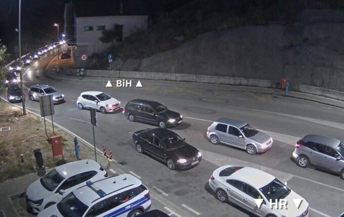 Radovi obustavili saobraćaj na dvije dionice autoceste A