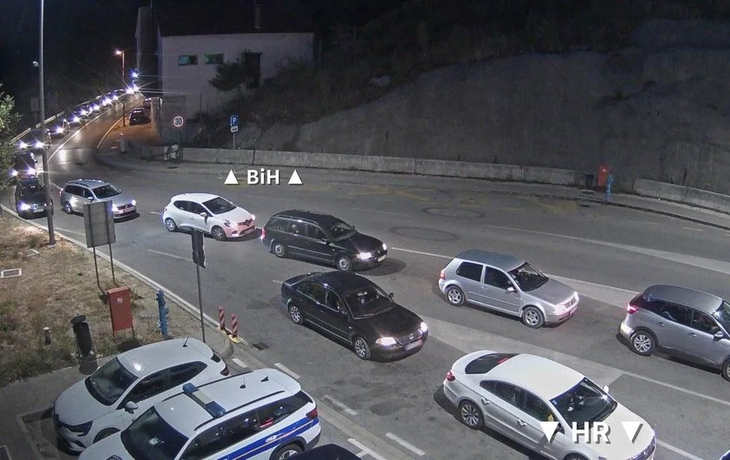 Radovi obustavili saobraćaj na dvije dionice autoceste A