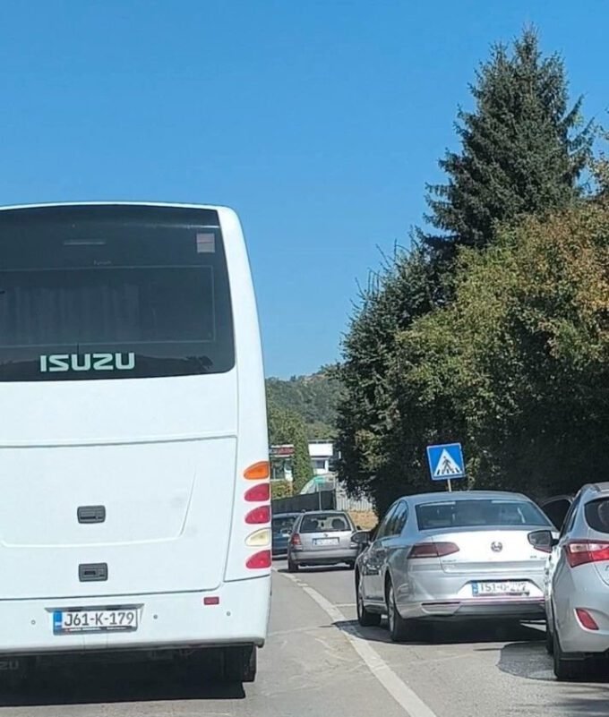Sudar dva vozila na području Semizovca, nastale gužve