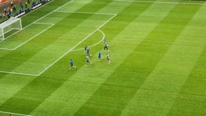 Dio navijača Dinama ostao je na stadionu nakon utakmice