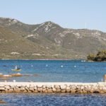 Fekalije zagadile more, ne preporučuje se kupanje na plaži u Hrvatskoj