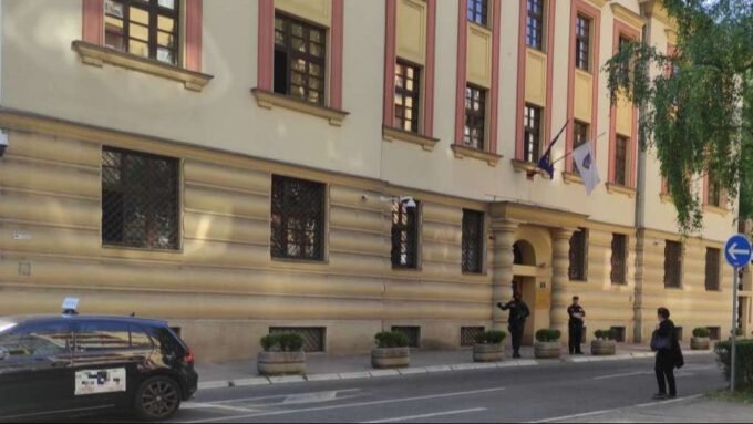 Glavni medicinski tehničar optužen da je za 4.500 KM sređivao ugovore i davao odgovore na testu
