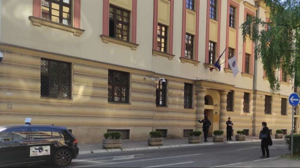 Glavni medicinski tehničar optužen da je za 4.500 KM sređivao ugovore i davao odgovore na testu