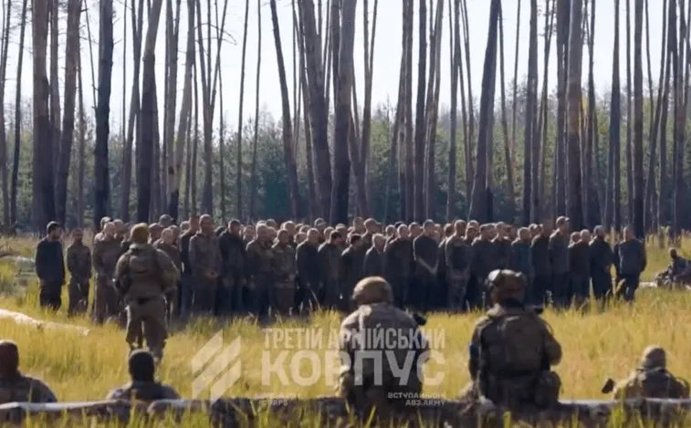 Ukrajinci objavili snimak predaje 250 vojnika dok su Rusi položili oružje na frontu