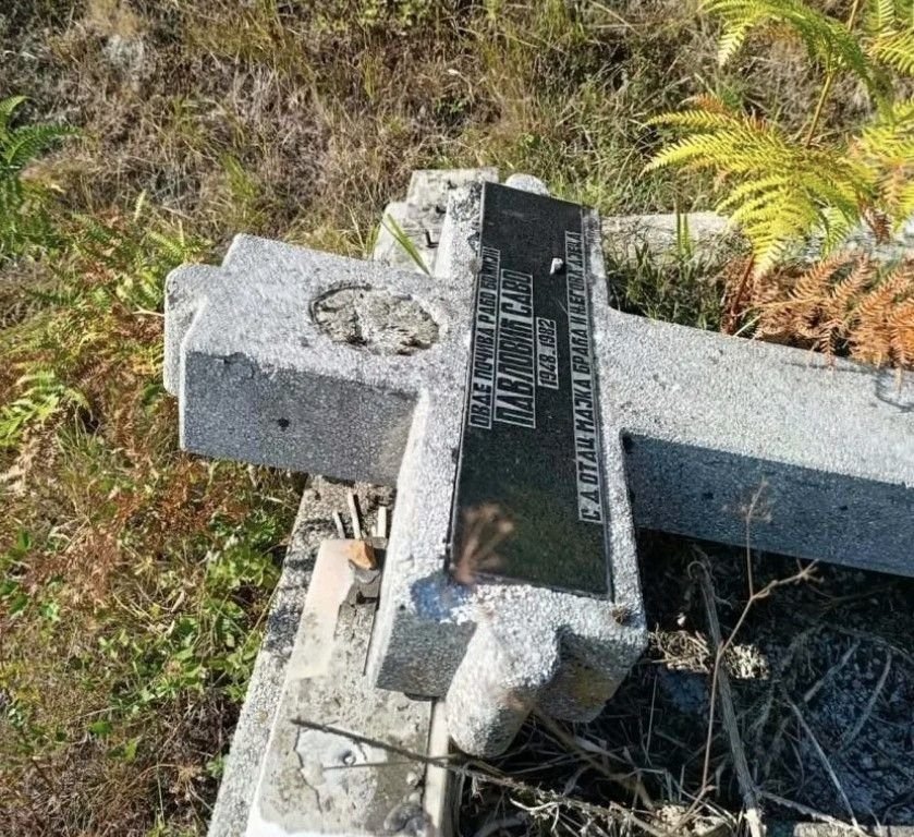 Vandali oštetili 11 nadgrobnih spomenika i kapelicu u pravoslavnom groblju