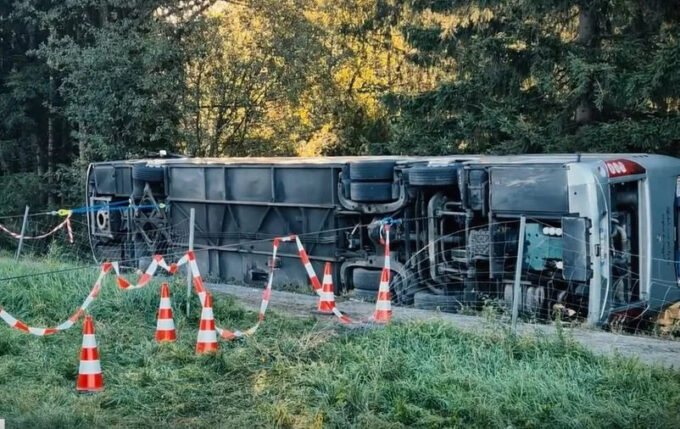 Turistički autobus prevrnuo se u Njemačkoj, više mrtvih i povrijeđenih