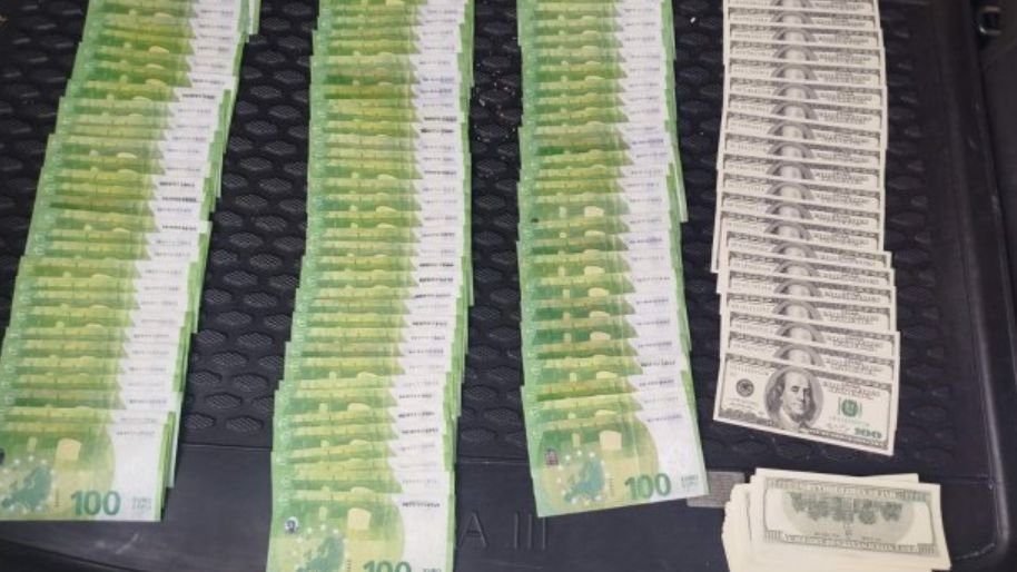 Hapšenje u Banjoj Luci: Pronađeno 10.000 eura i 10.000 dolara, sumnja se da su falsifikovani