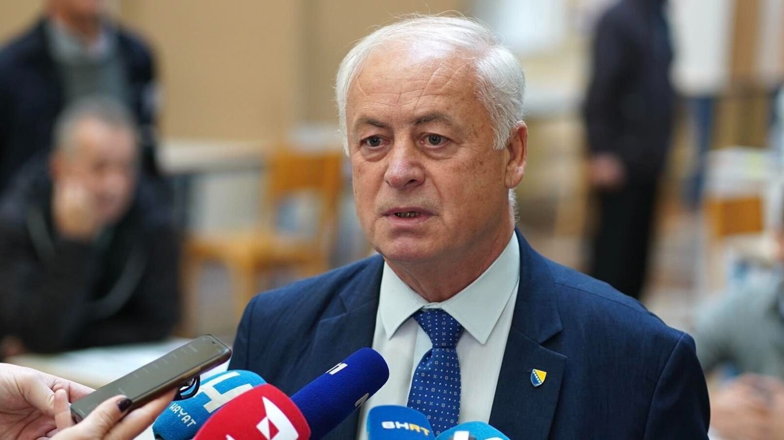 Arnautović upozorio dijasporu: Još 14 dana ostalo, a hiljade prijava nisu ispravne