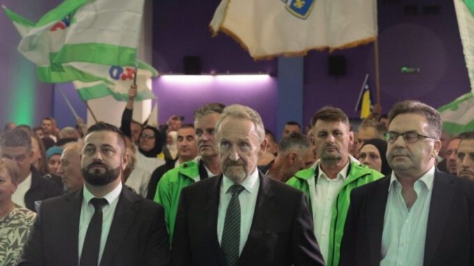 Izetbegović u Maglaju kritikovao Trojku obećavajući ojačanje Bošnjakima