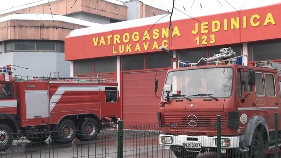 Detalji o požaru u Lukavcu: Gorjela trokrevetna soba, dvoje ljudi povrijeđeno u staračkom domu