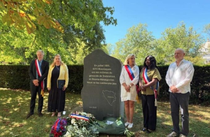 U Parizu održana komemoracija u znak sjećanja na žrtve genocida u Srebrenici