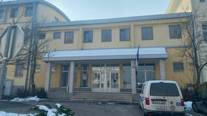 Pritvoren zbog pokušaja ubistva u bh. gradu: Automobilom prvo udario njegovo vozilo, potom ga pregazio ispred sportskog centra