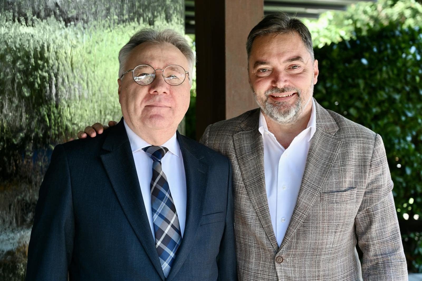 Košarac od Mladićevog groba do ambasadora Srbije i Rusije