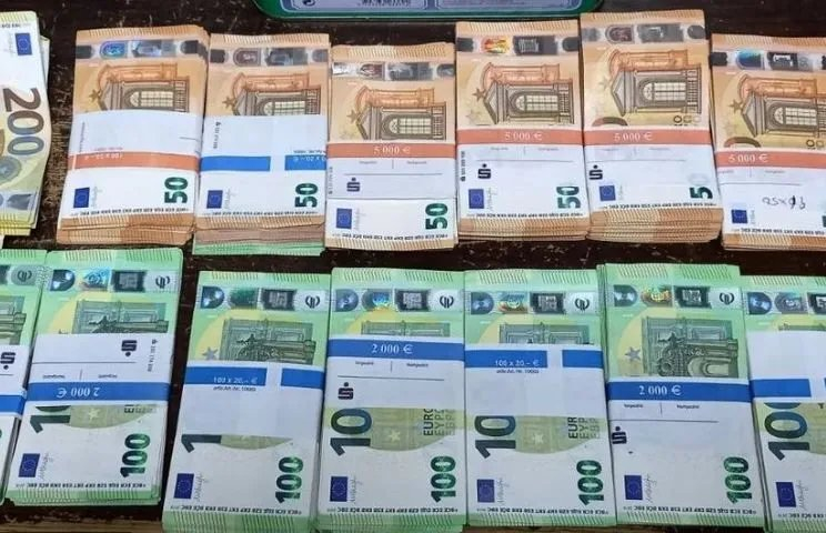 Ruski državljani s prtljagom od 19 kofera i opremom za špijunažu privedeni u BiH