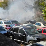 Intenzivan požar zahvatio auto otpad u Hercegovini, uništavši brojna vozila
